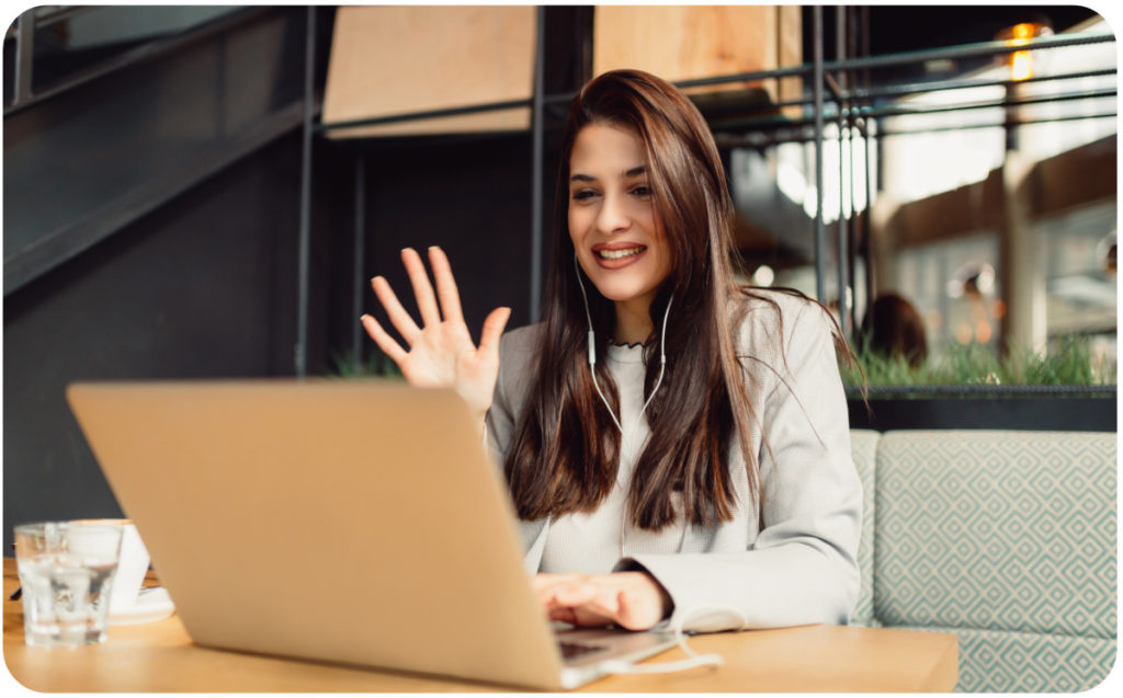 Live webinars, virtual workshops, and our partnerships with industry events in the USA and Europe are cornerstones of our fashion technology advertising services.